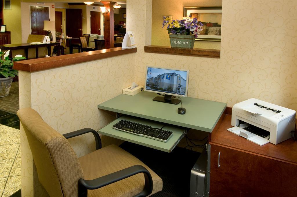 Gateway Inn Dulles Airport Стерлинг Экстерьер фото